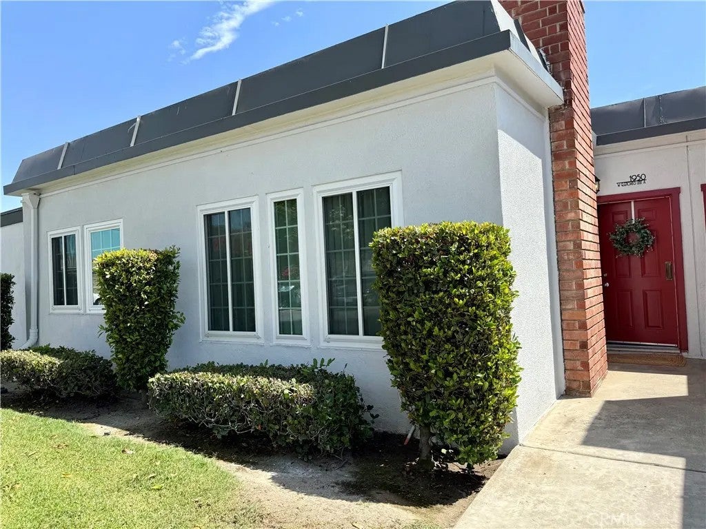 1950 W Glenoaks #a — photo