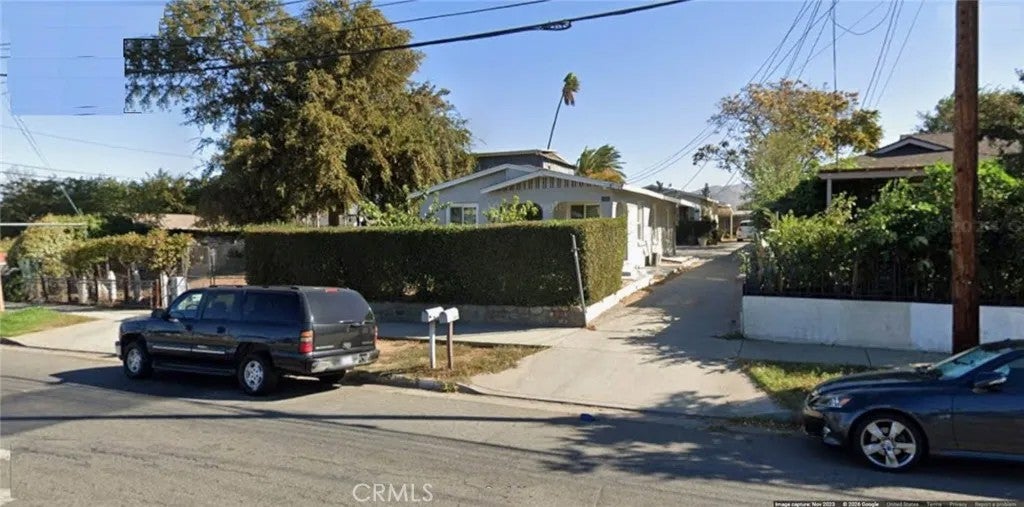 4422 Victoria Avenue — photo