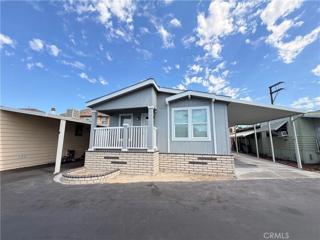 8111 Stanford 153 — photo
