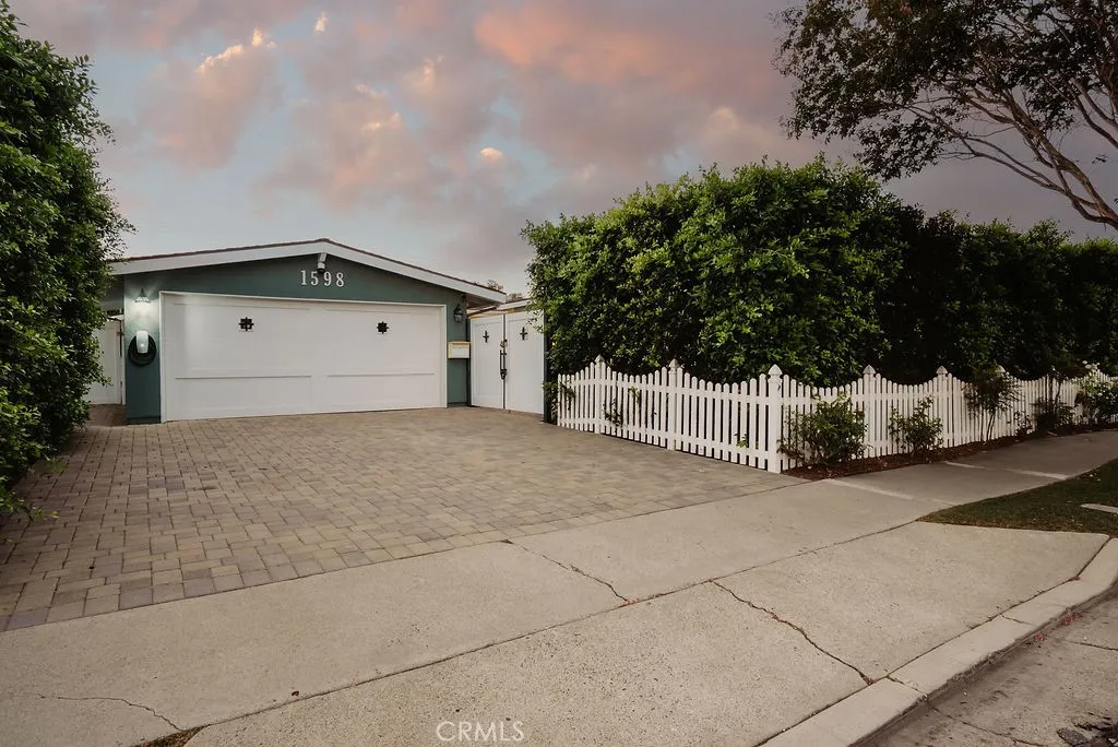 1598 Baker Street — photo