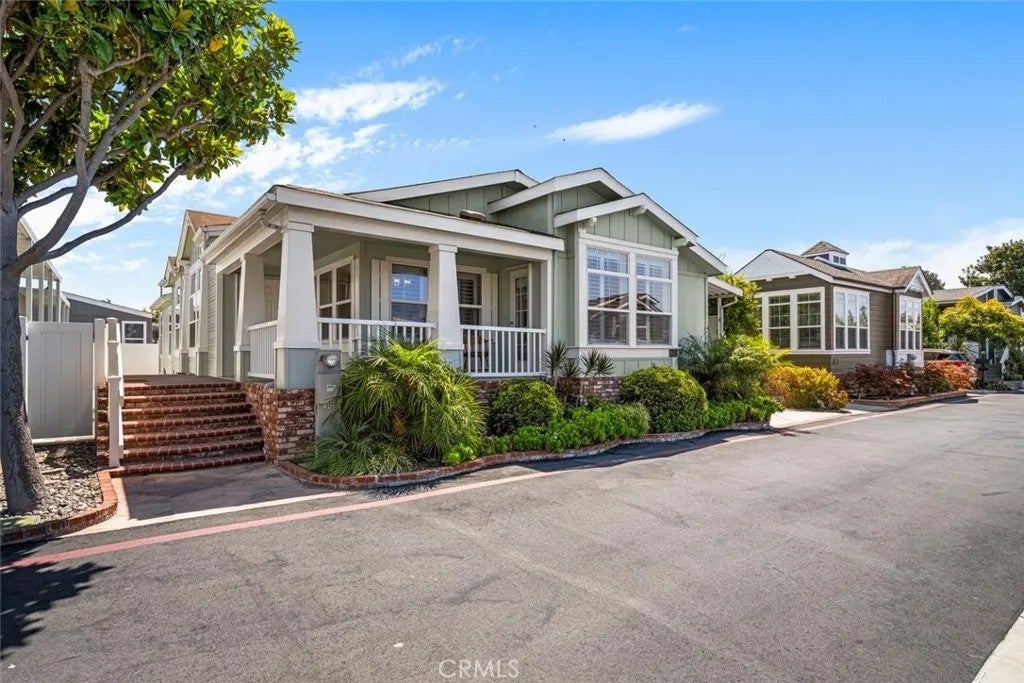 16422 Poipu Ln — photo