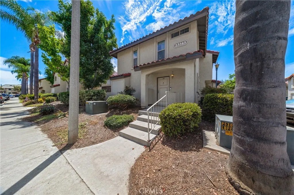 23345 La Crescenta — photo