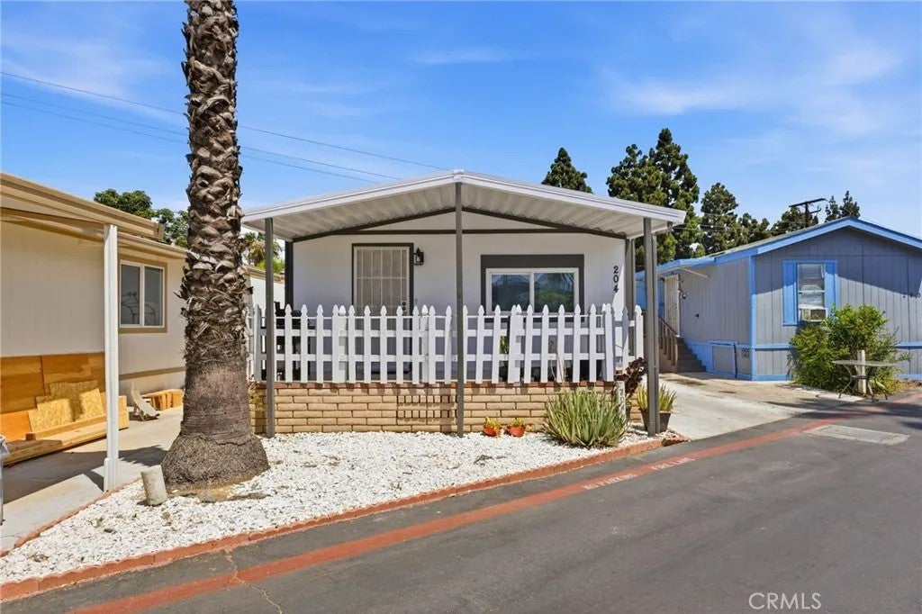12560 Haster 204 — photo