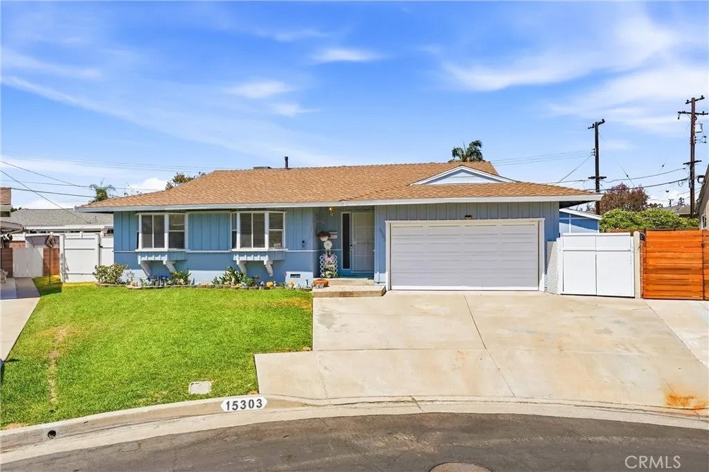 15303 Bluefield Ave — photo
