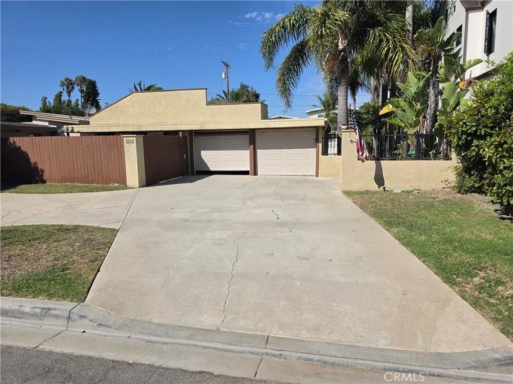 2212 Laurel — photo
