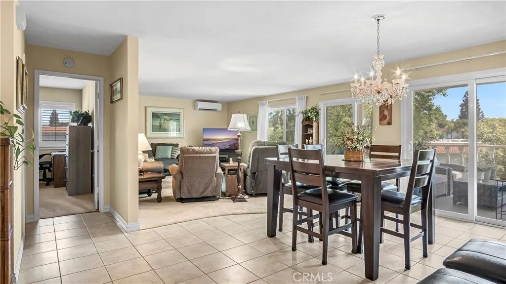 2401 Via Mariposa W 2a — photo