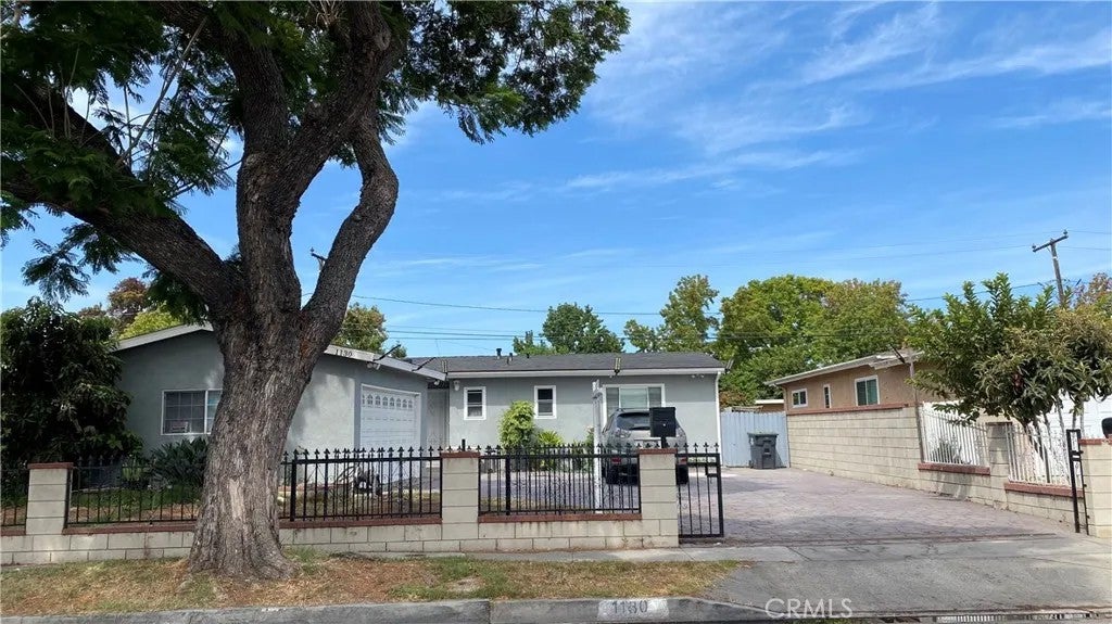 1130 S Douglas Street — photo