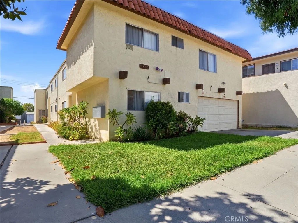 7037 Milton 3 — photo