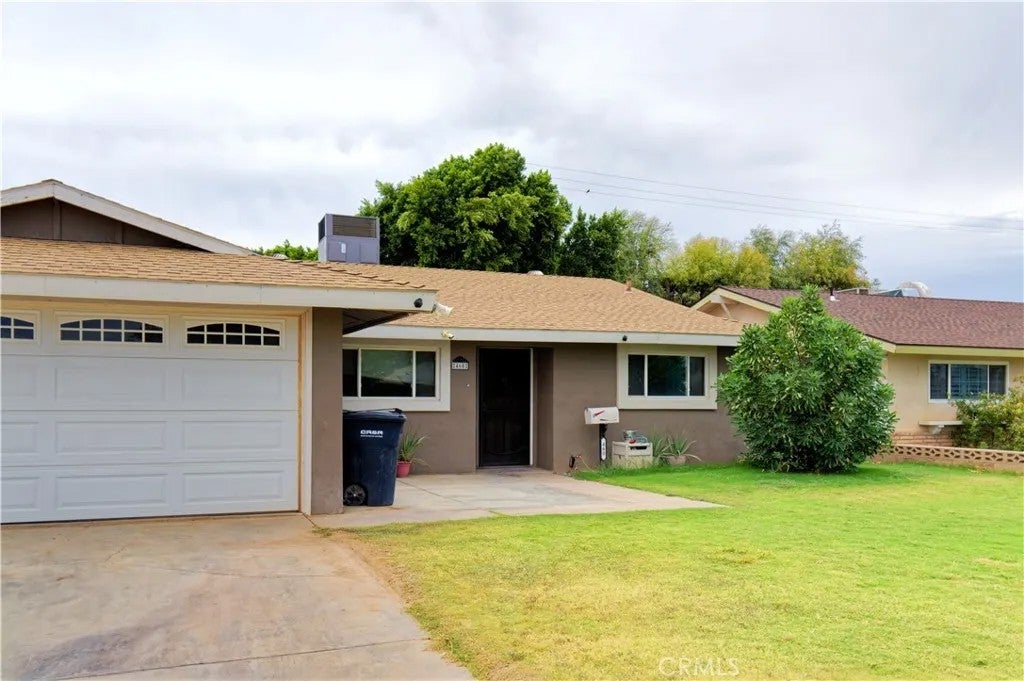 460 Seville — photo