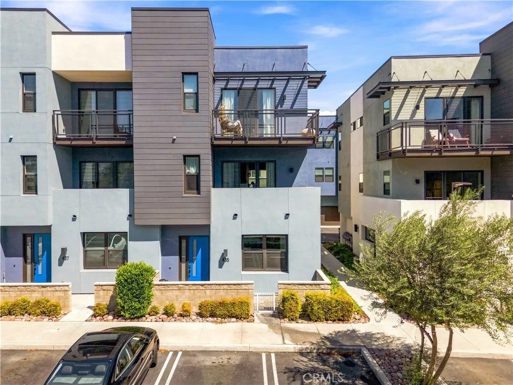435 Village — photo