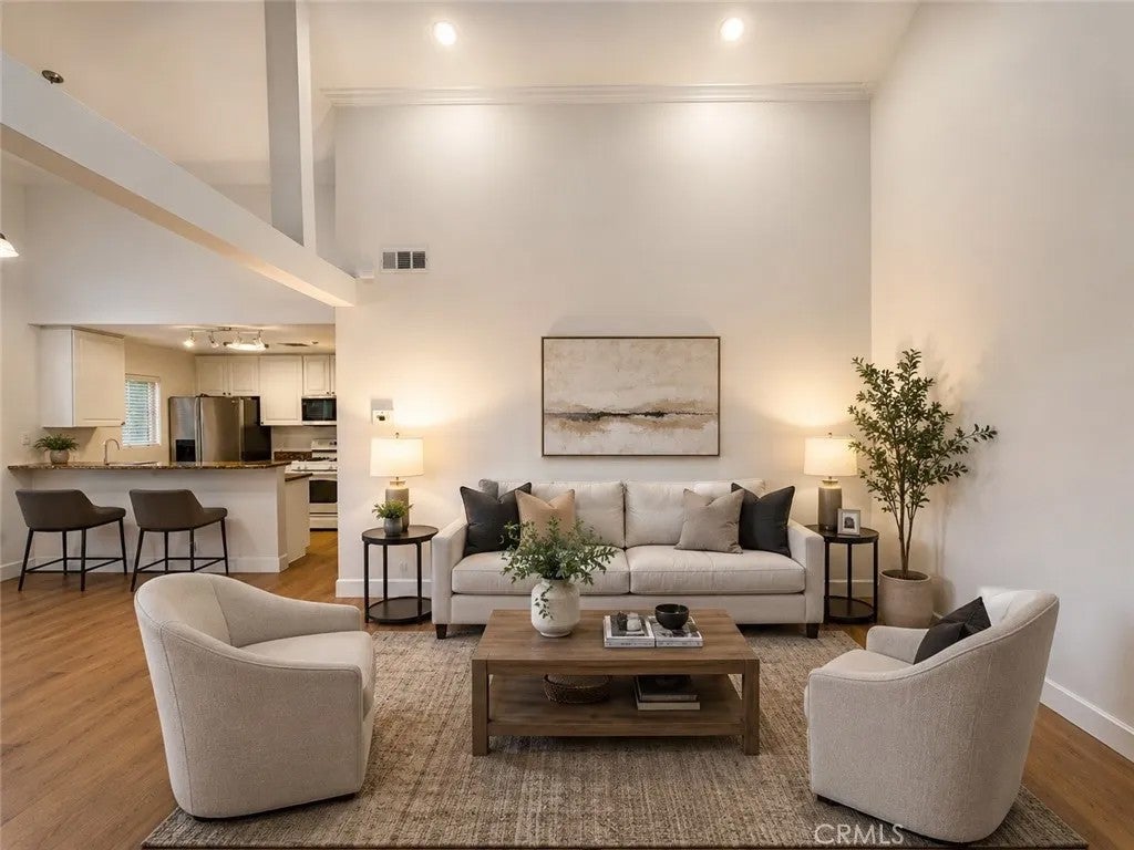 729 S Knott 231 — photo
