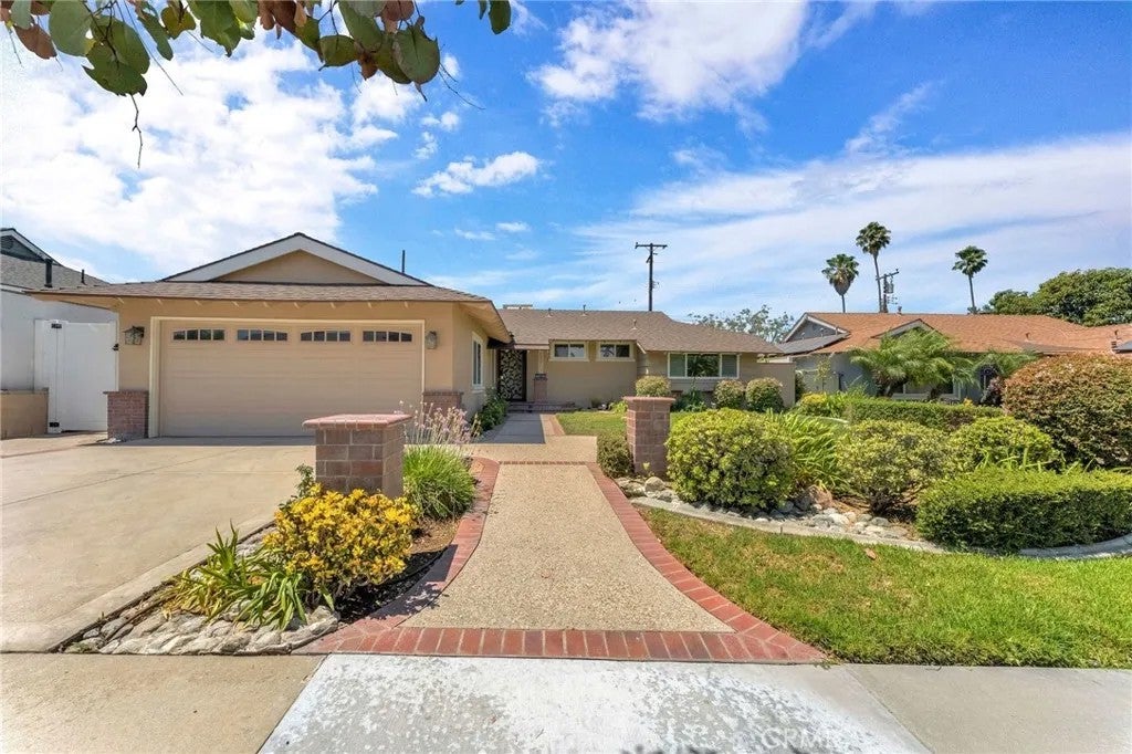 12211 Groveland — photo