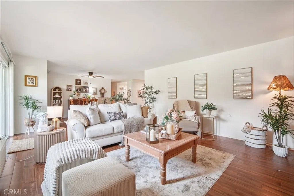 2402 Via Mariposa West 1E — photo