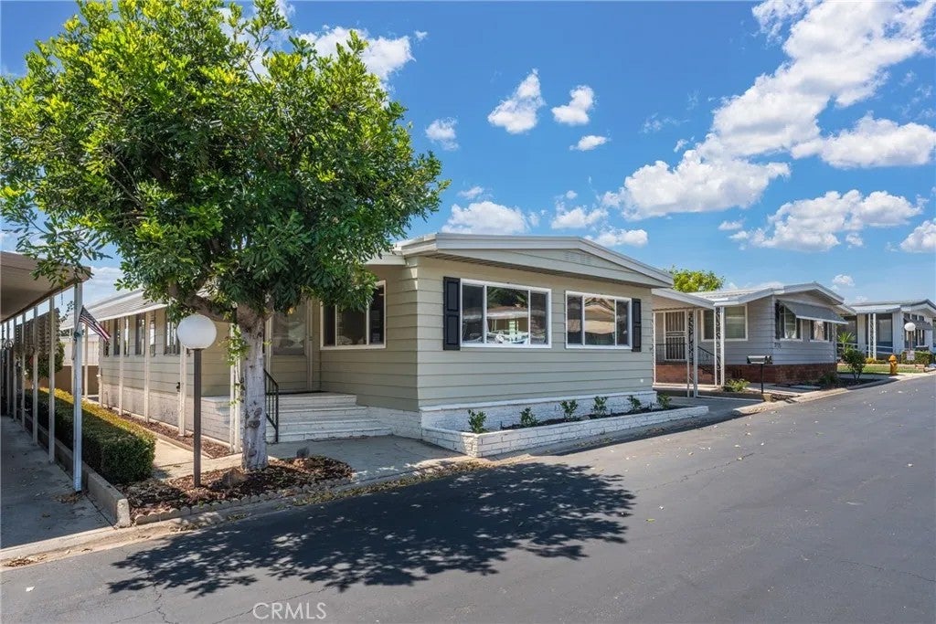 3761 Lake Grove 55 — photo