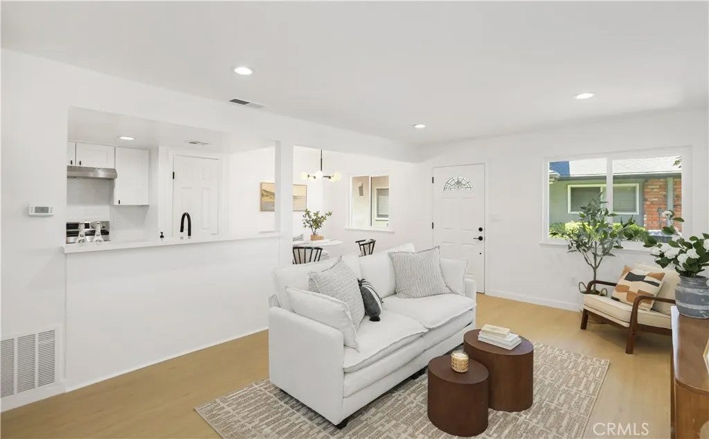 16635 Viewpoint 11B — photo