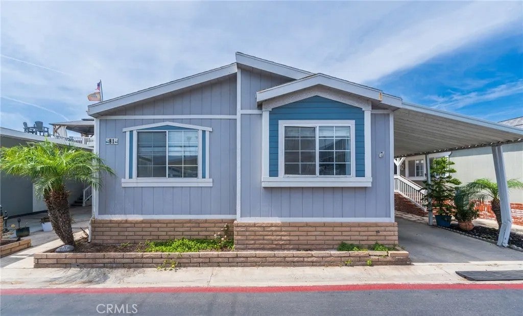21851 Newland 81 — photo