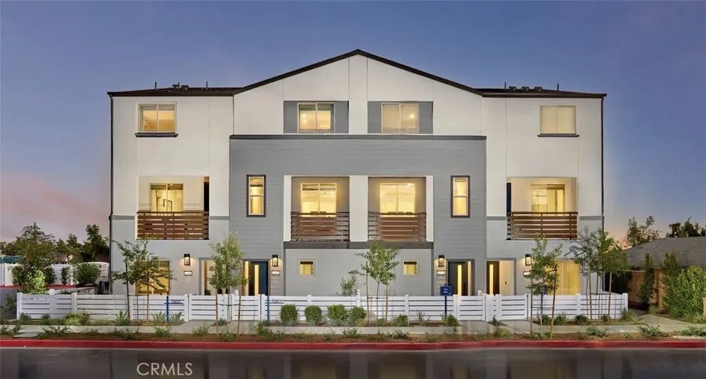 1304 W W Oak Crest Paseo — photo