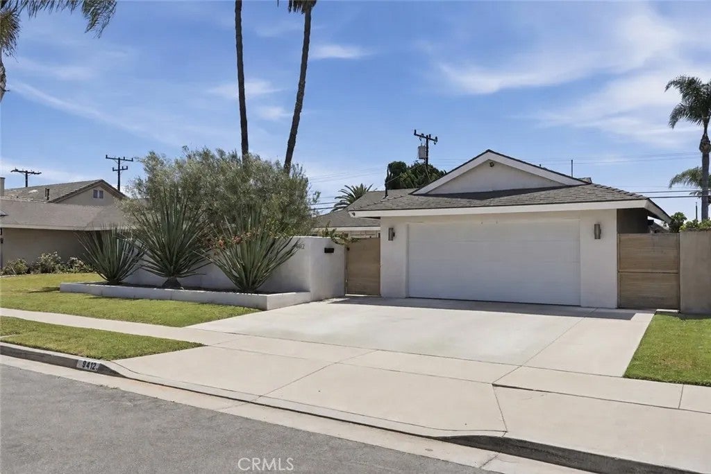 9412 Nautilus Drive — photo