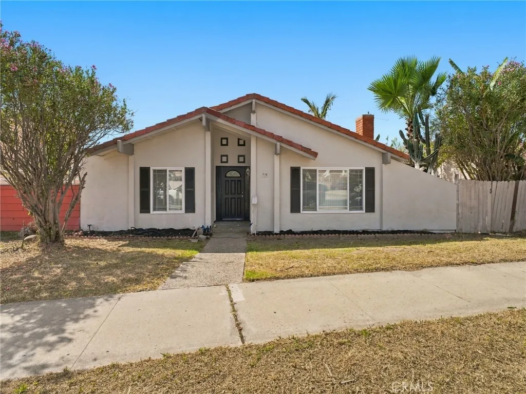 330 W Devonshire Drive — photo