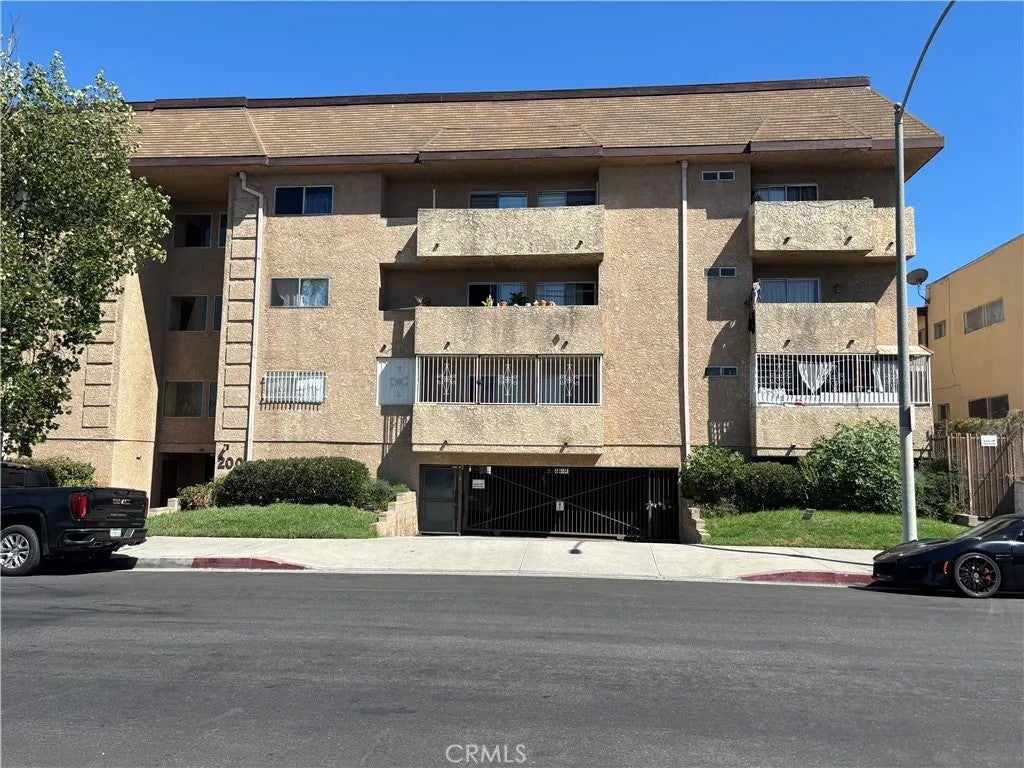 200 S Reno Street — photo