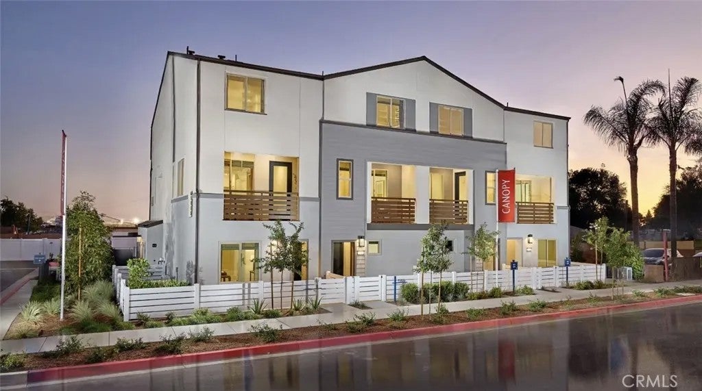 1306 W W Oakcrest Paseo — photo
