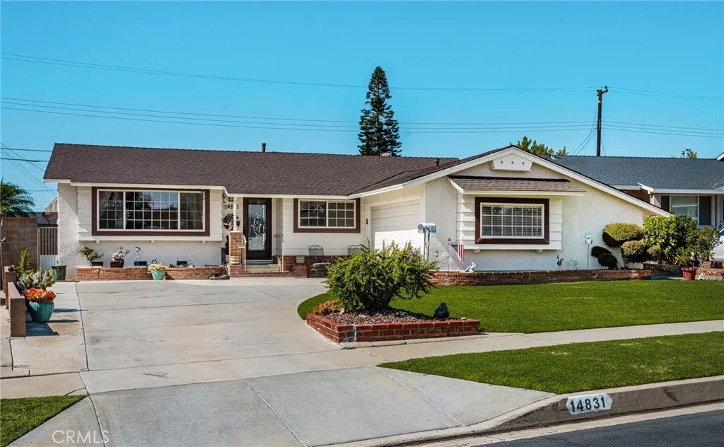 14831 Barnwall — photo