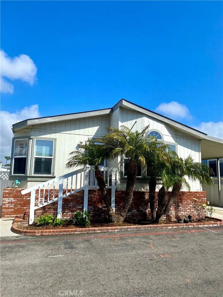 20701 Beach 107 — photo