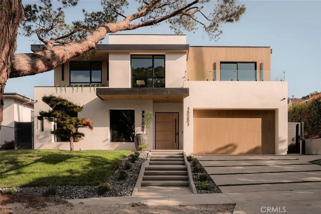 13231 Warren — photo