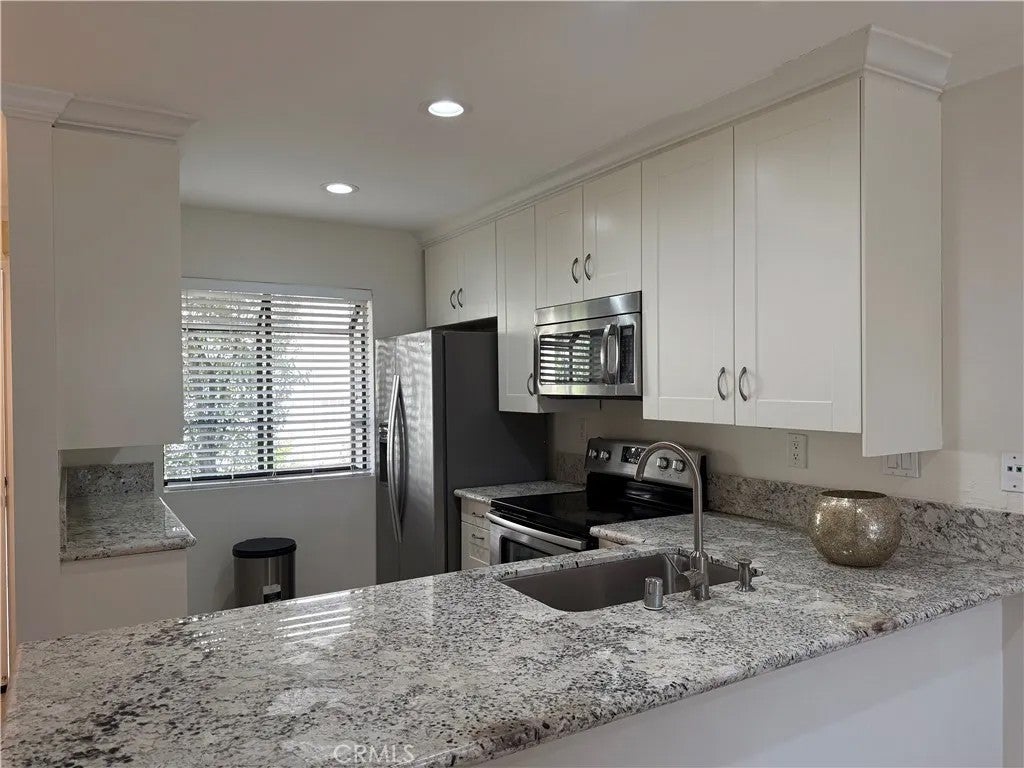 252 Pineview, Irvine, CA 92620 — photo 3