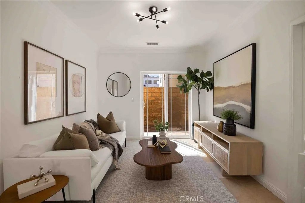 8259 Golden Circle — photo