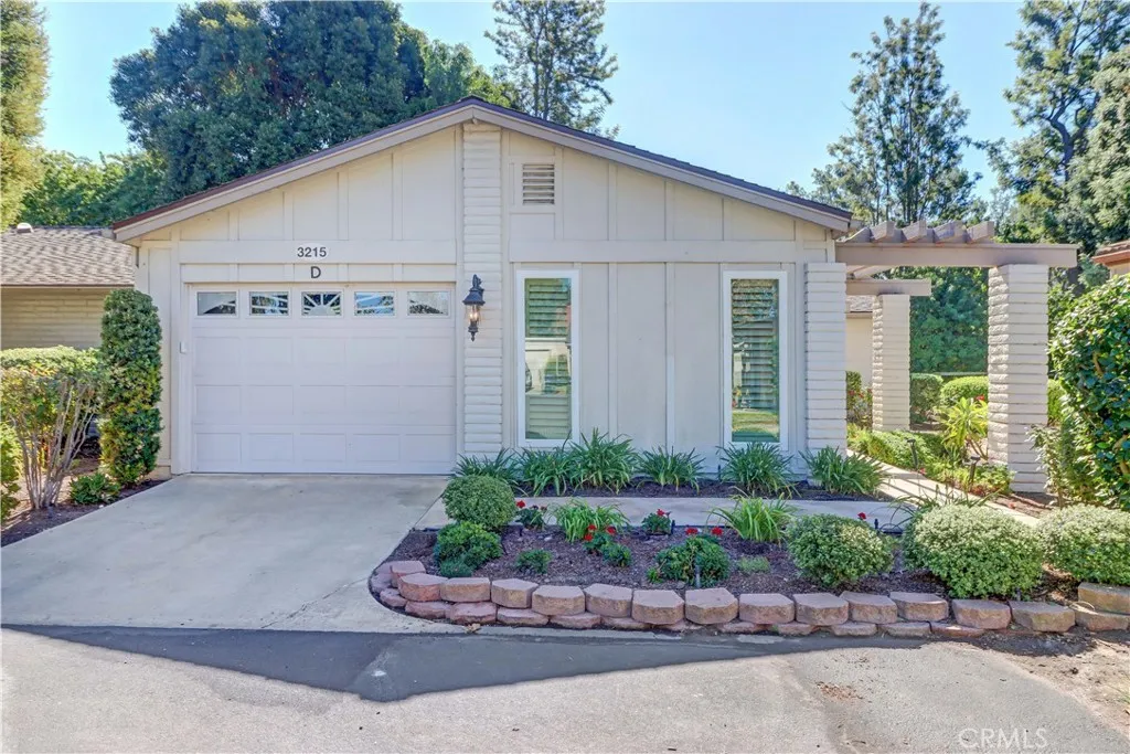 3215 Via Carrizo Unit D — photo