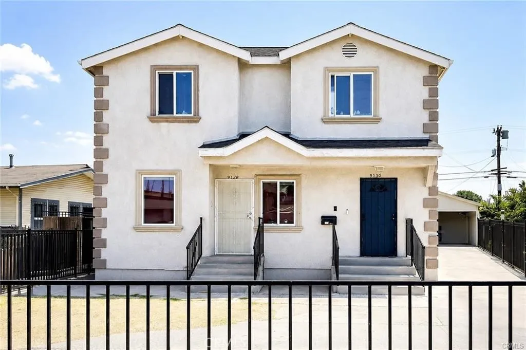 9128 Menlo — photo
