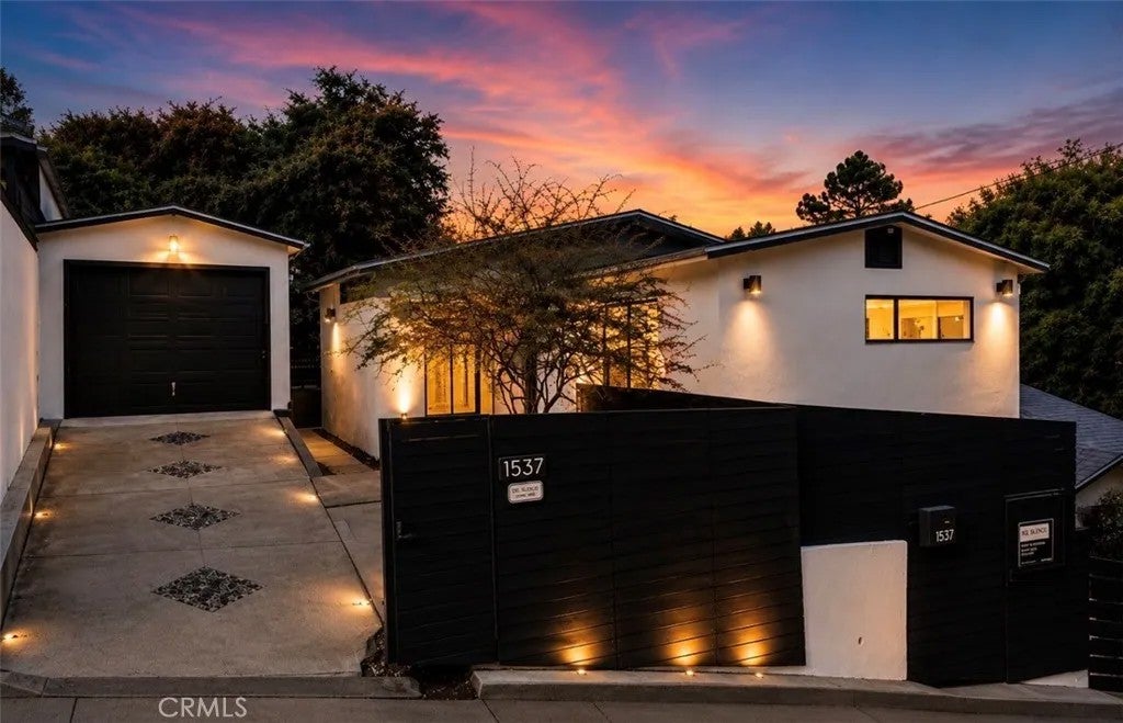 1537 Lakeshore — photo