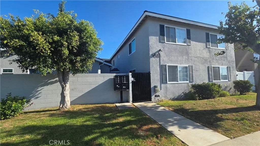 988 El Camino Drive 203 — photo