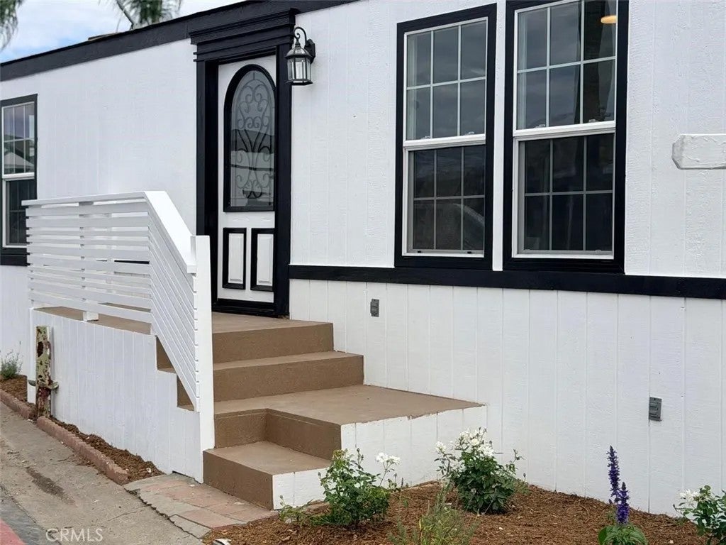 301 Duke Lane 16 — photo