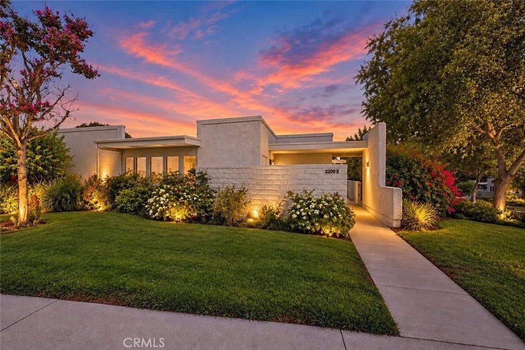 2200 Via Mariposa East — photo