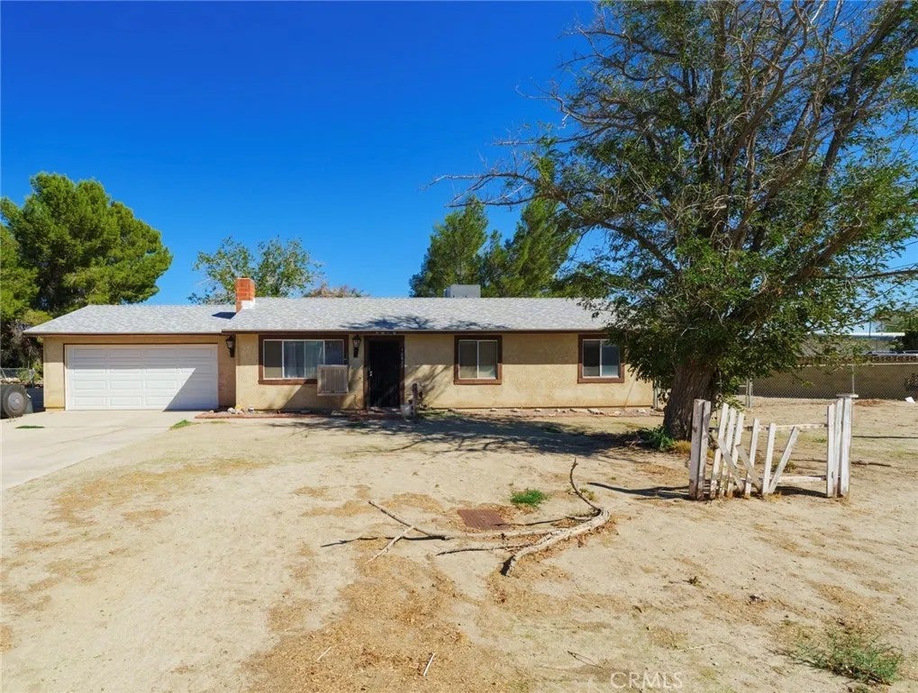 10821 E Avenue R14 — photo