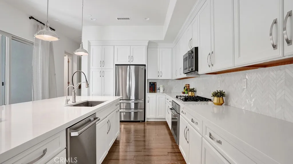 111 Frame, Irvine, CA 92618 — photo 3