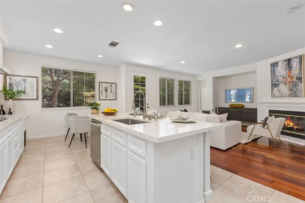 152 Treehouse, Irvine, CA 92603 — photo 2