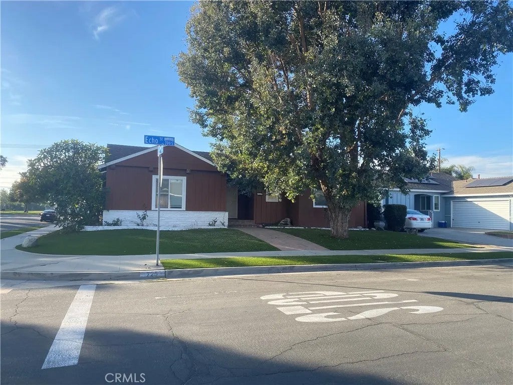 725 S Echo — photo