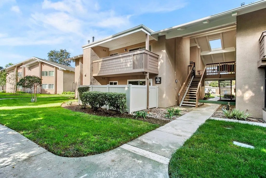 8877 Lauderdale Court 212B — photo