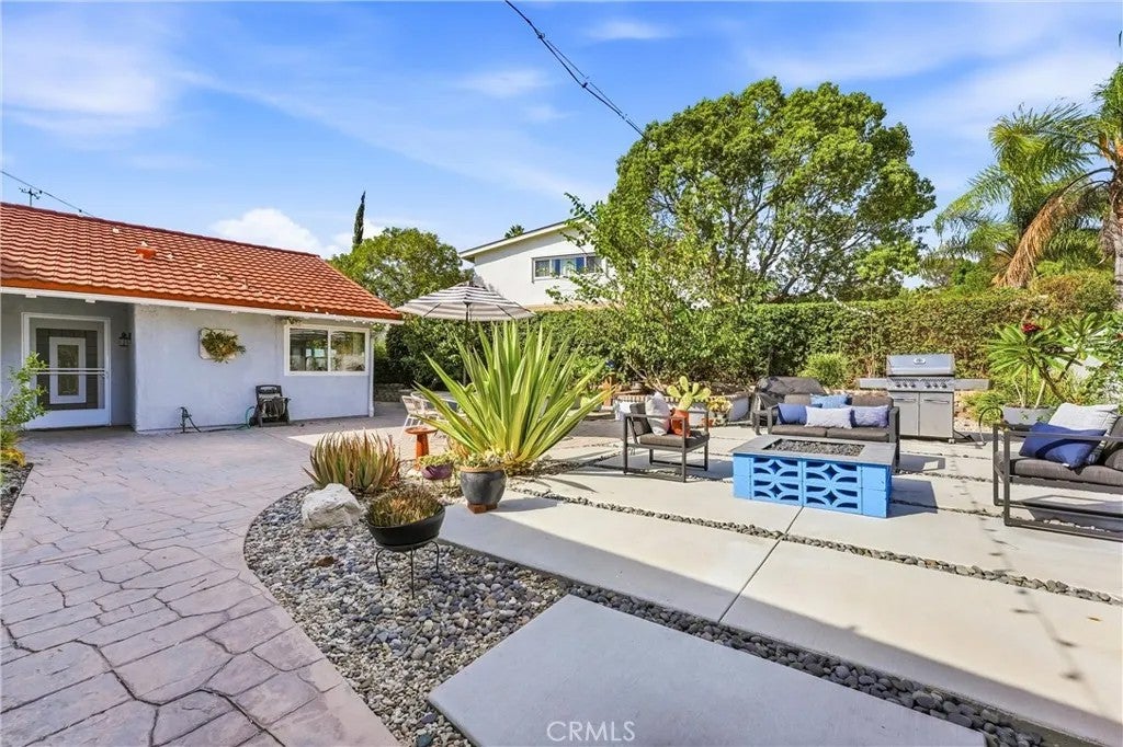 22651 La Vina — photo