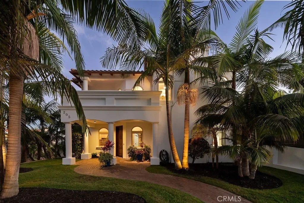 205 W Avenida Valencia — photo