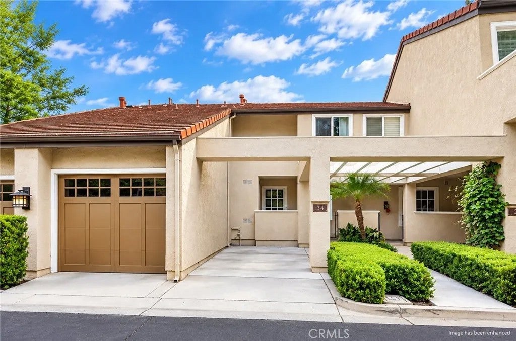 34 Stanford Court — photo