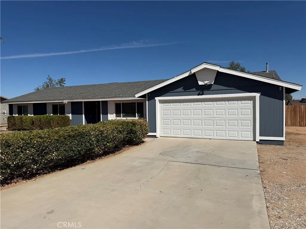 21360 Sandia — photo