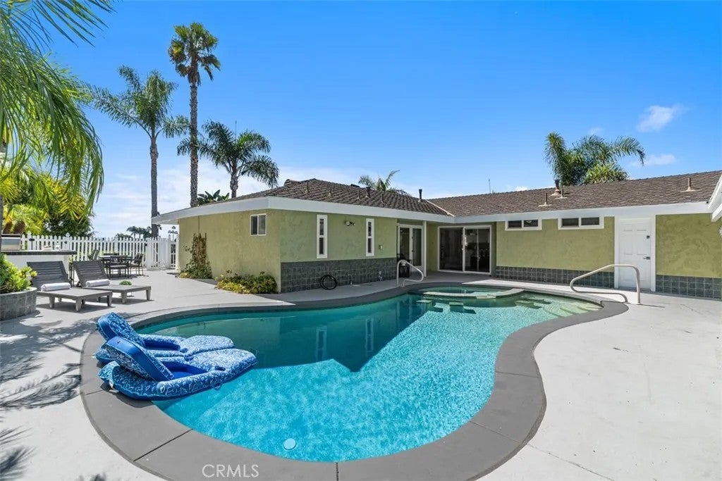 2820 Via Montecito — photo
