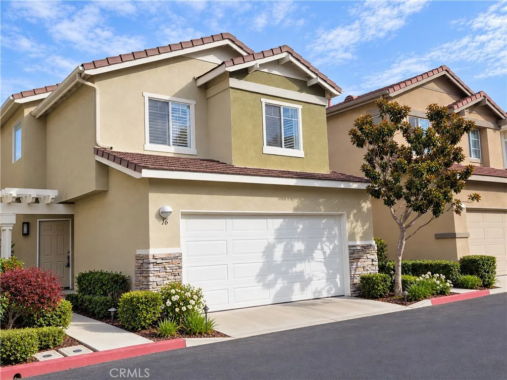 16 Torres Pointe — photo