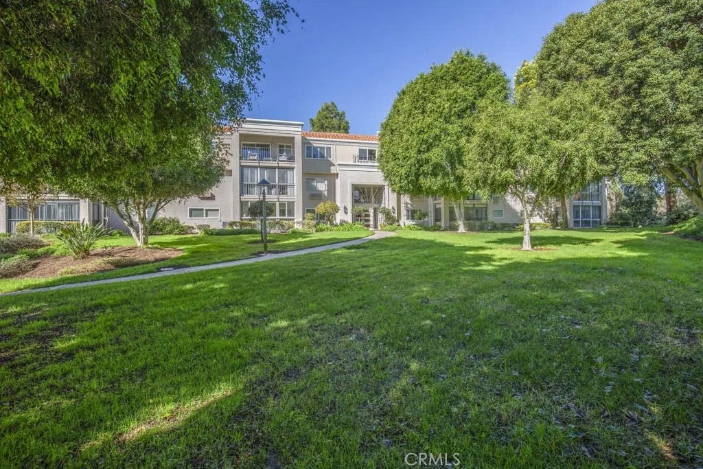 5499 Paseo Del Lago West 2D — photo