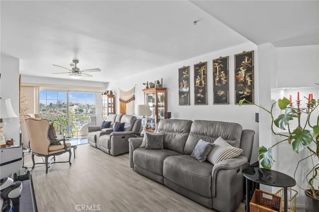 4755 Templeton St 2215 — photo