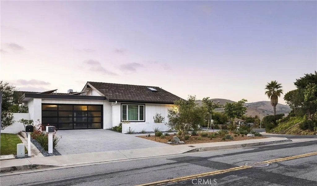 323 Calle Empalme — photo